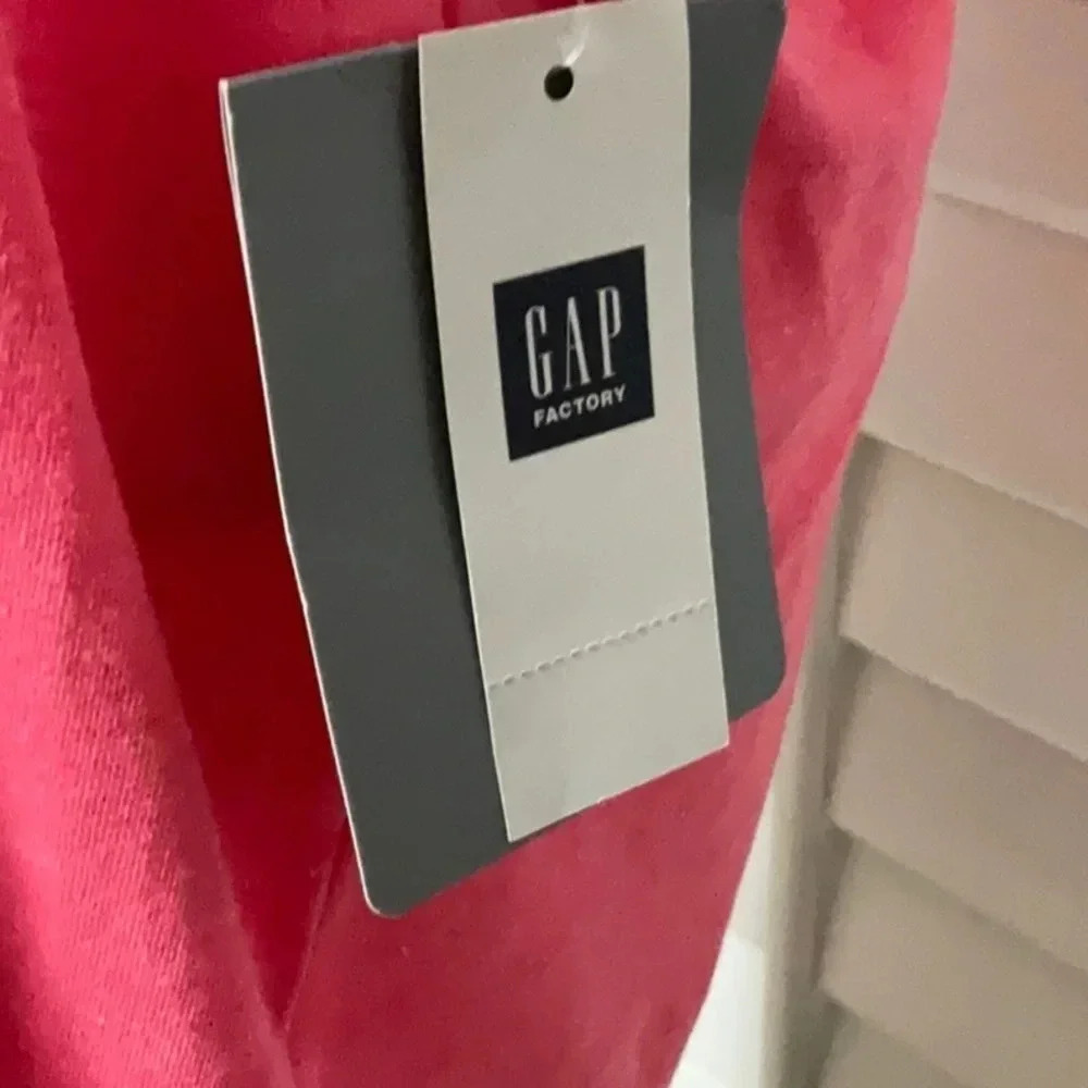 GAP - Picture 2 of 7